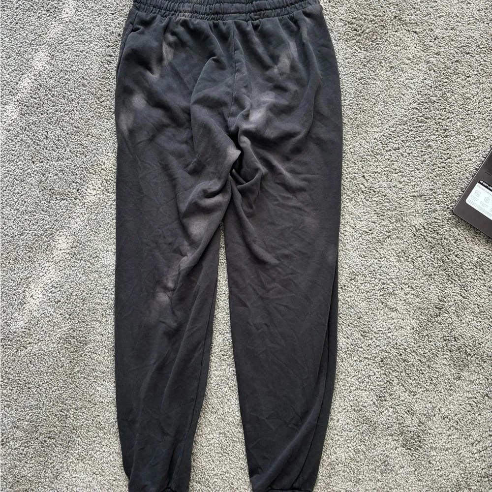 Black gymshark crest joggers‎